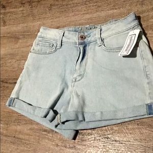 Light colored jean shorts!!